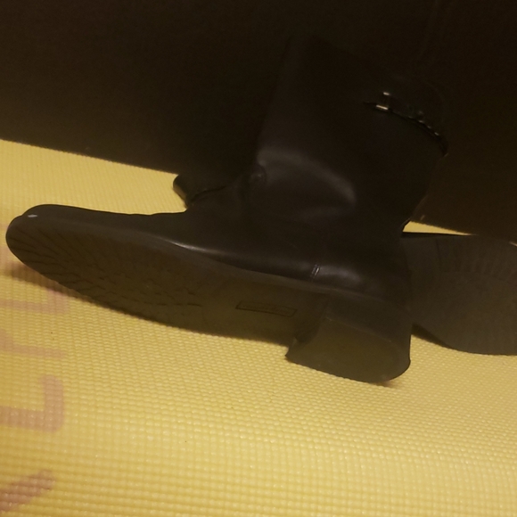 Boots - Picture 3 of 4